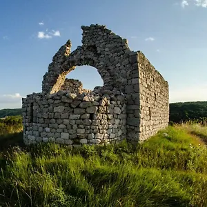 https://studio-apartman-braco.primorje-gorskikotar.com